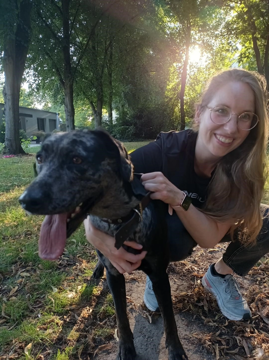 Dogs happy&calm - Hundetraining - Frau mit Hund